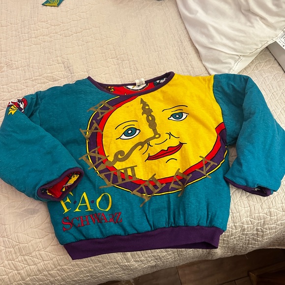 Rare vintage FAO Schwarz comforter moon sweatshirt - Picture 1 of 3